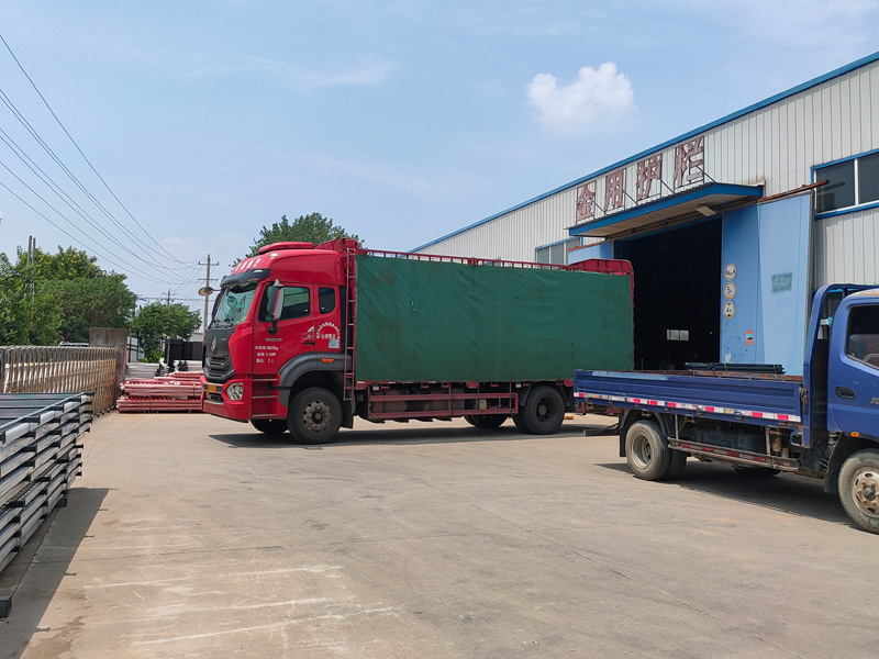 金用護(hù)欄2022年7月18日鋅鋼陽臺(tái)護(hù)欄裝車發(fā)貨！