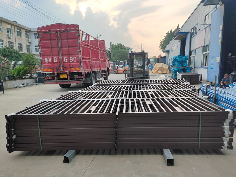 金用護欄2022年7月20日鋅鋼圍墻護欄裝車發(fā)貨！
