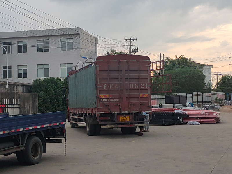 金用護欄2022年7月26日鋅鋼空調(diào)欄桿裝車發(fā)貨！