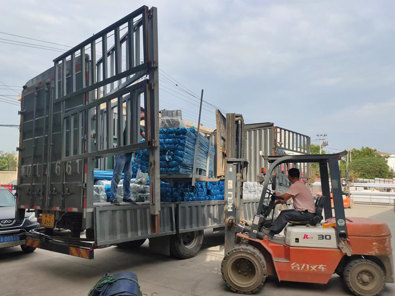 金用護欄2022年8月17日鋅鋼組裝護欄裝車發貨！