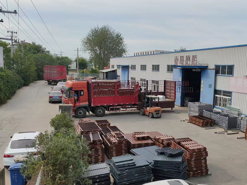 金用護欄2022年8月22日鋁合金百葉窗裝車發(fā)貨! 金用護欄2022年8月22日鋁合金百葉窗裝車發(fā)貨!