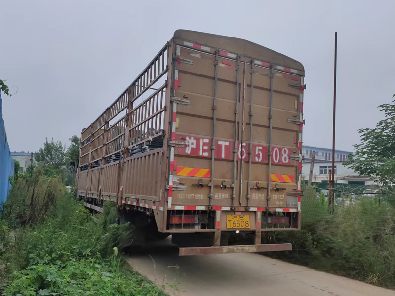 金用護(hù)欄2022年8月30日鋅鋼陽臺(tái)護(hù)欄裝車發(fā)貨！