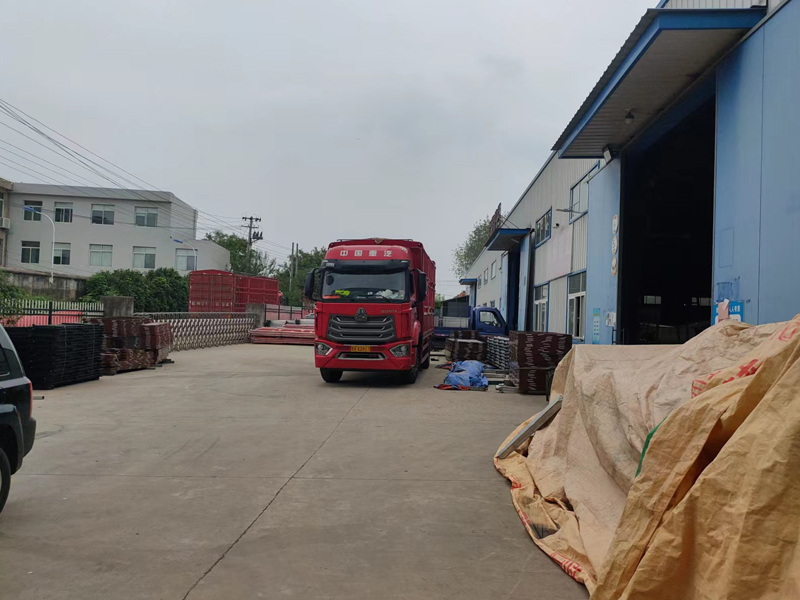 金用護欄2022年9月3日鋅鋼百葉窗裝車發(fā)貨！