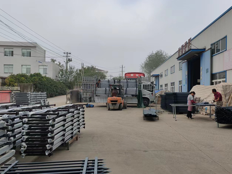 金用護欄2022年10月10日鋅鋼陽臺護欄裝車發(fā)貨！