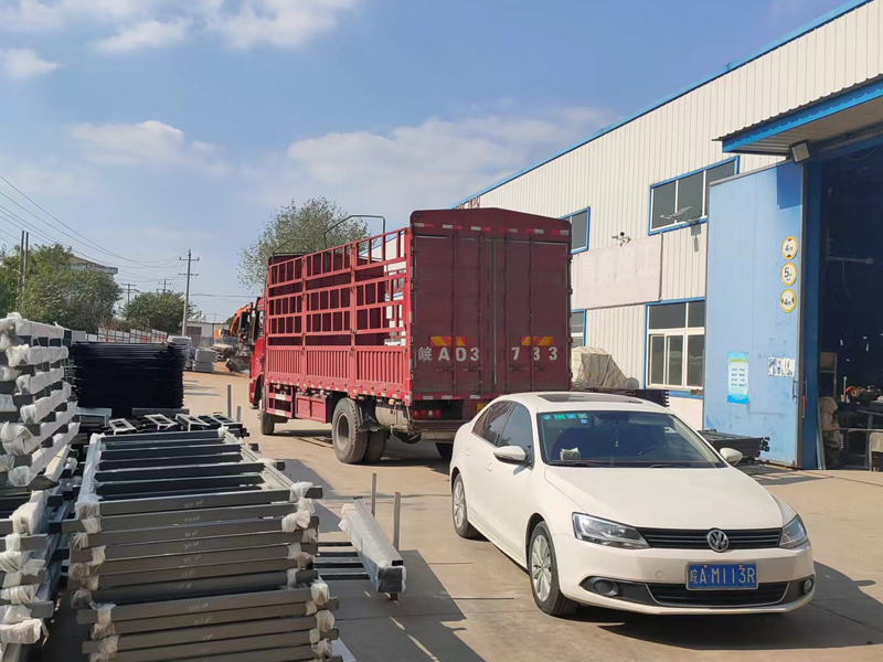 金用護欄2022年10月18日鋅鋼百葉窗裝車發(fā)貨！