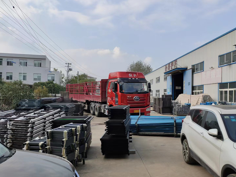 金用護欄2022年11月4日鋅鋼組裝護欄裝車發(fā)貨! 金用護欄2022年11月4日鋅鋼組裝護欄裝車發(fā)貨!