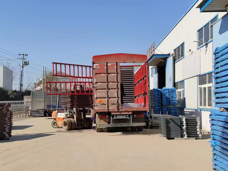 金用護欄2022年12月24日鋅鋼百葉窗裝車發貨！