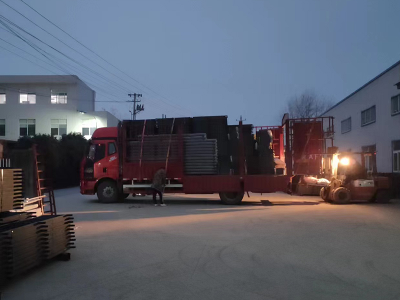 金用護欄2022年12月30日鋅鋼空調護欄裝車發(fā)貨！