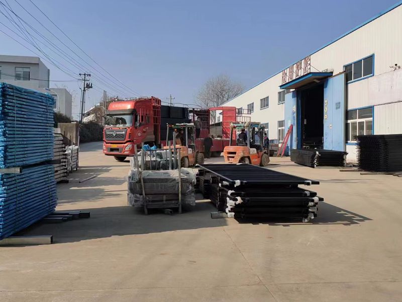  金用護欄2023年1月7日鋅鋼圍墻護欄裝車發貨！