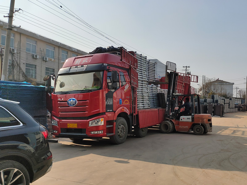 金用護(hù)欄2023年2月20日鋅鋼陽(yáng)臺(tái)欄桿裝車(chē)發(fā)貨！