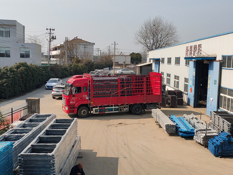 金用護欄2023年3月3日鋅鋼百葉窗裝車發貨！