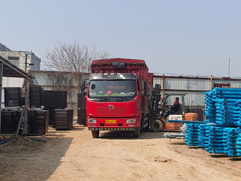 金用護欄2023年3月9日鋅鋼百葉窗裝車發貨！