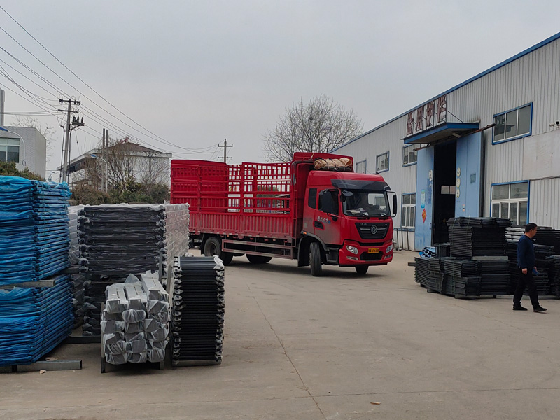 金用護欄2023年3月11日鋅鋼護窗欄桿裝車發貨！