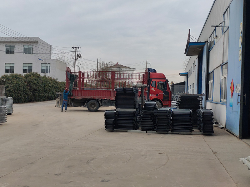 金用護欄2023年3月11日鋅鋼飄窗欄桿裝車發貨！