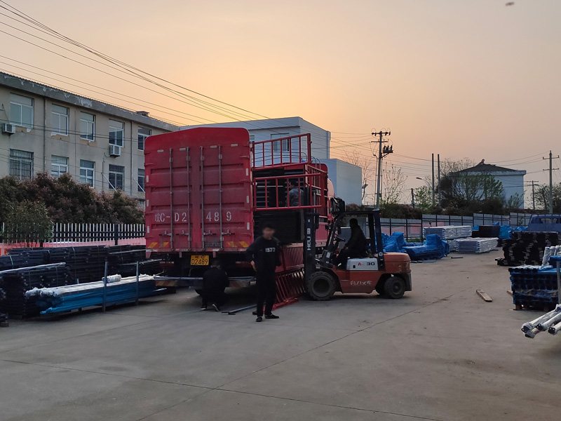 金用護欄2023年4月6日鋅鋼百葉窗裝車發貨! 金用護欄2023年4月6日鋅鋼百葉窗裝車發貨!