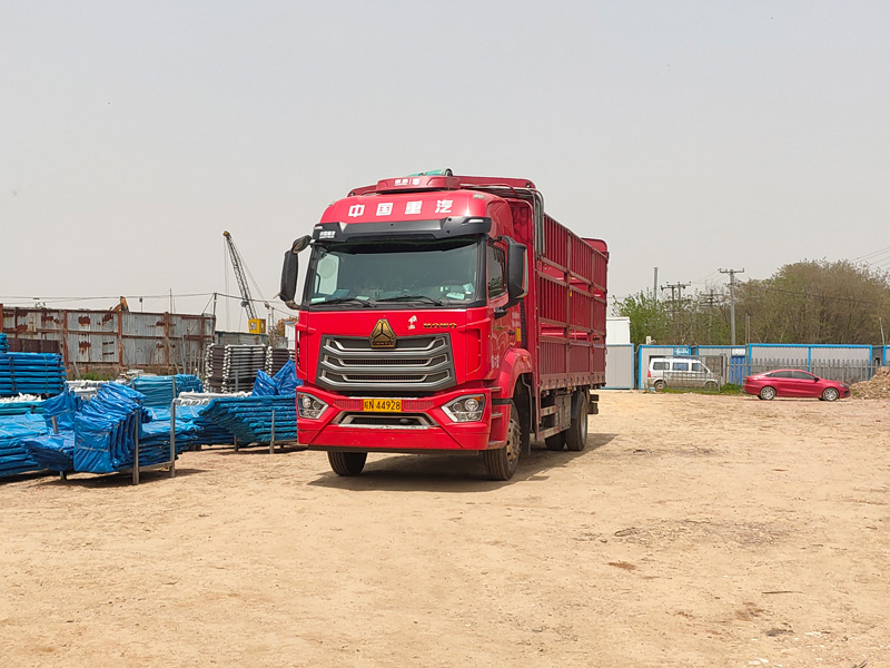 金用護(hù)欄2023年4月12日鋅鋼連廊欄桿裝車發(fā)貨! 金用護(hù)欄2023年4月12日鋅鋼連廊欄桿裝車發(fā)貨!