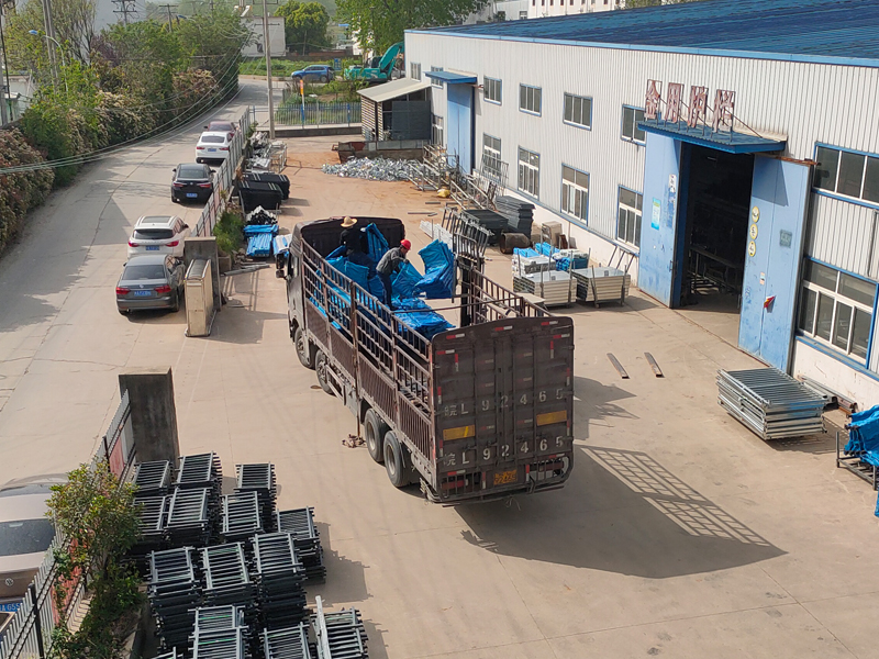 金用護欄2023年4月15日鋅鋼護窗欄桿裝車發貨！