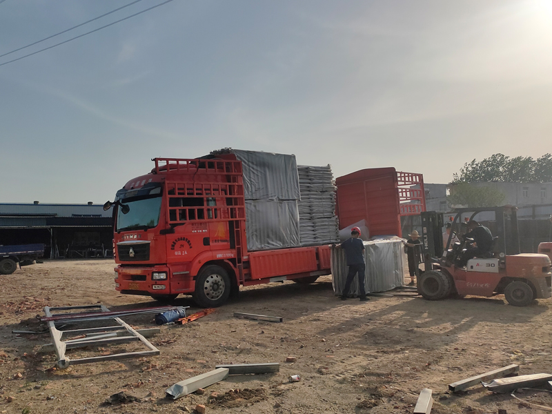 金用護(hù)欄2023年4月17日鋅鋼陽(yáng)臺(tái)護(hù)窗欄桿裝車(chē)發(fā)貨！