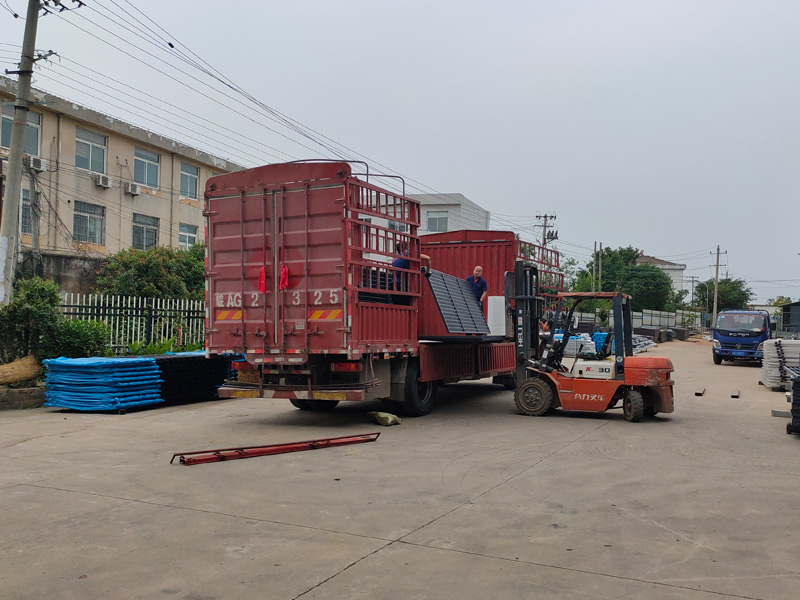 2023年6月3日鋅鋼百葉窗裝車發貨！