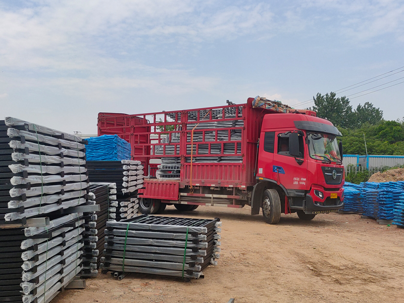 2023年6月9日陽臺護窗欄桿裝車發貨! 2023年6月9日陽臺護窗欄桿裝車發貨!