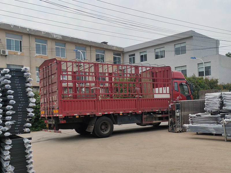 2023年6月13日鋅鋼飄窗欄桿裝車發(fā)貨！