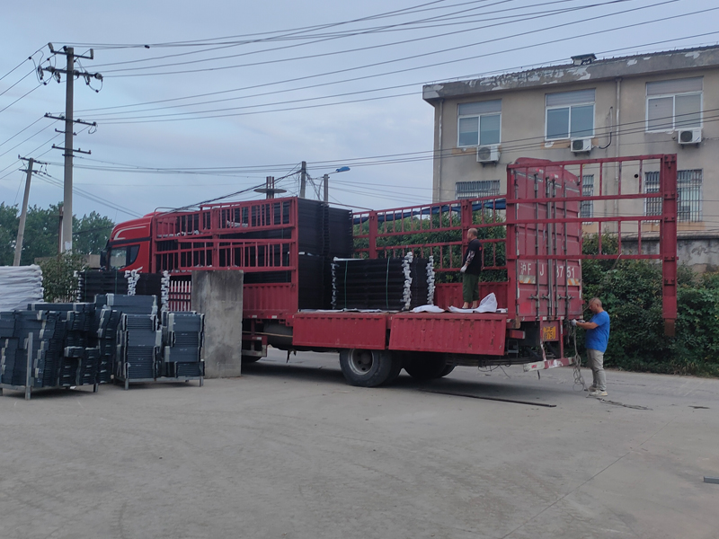 2023年6月19日鋅鋼護(hù)窗欄桿裝車發(fā)貨! 2023年6月19日鋅鋼護(hù)窗欄桿裝車發(fā)貨!