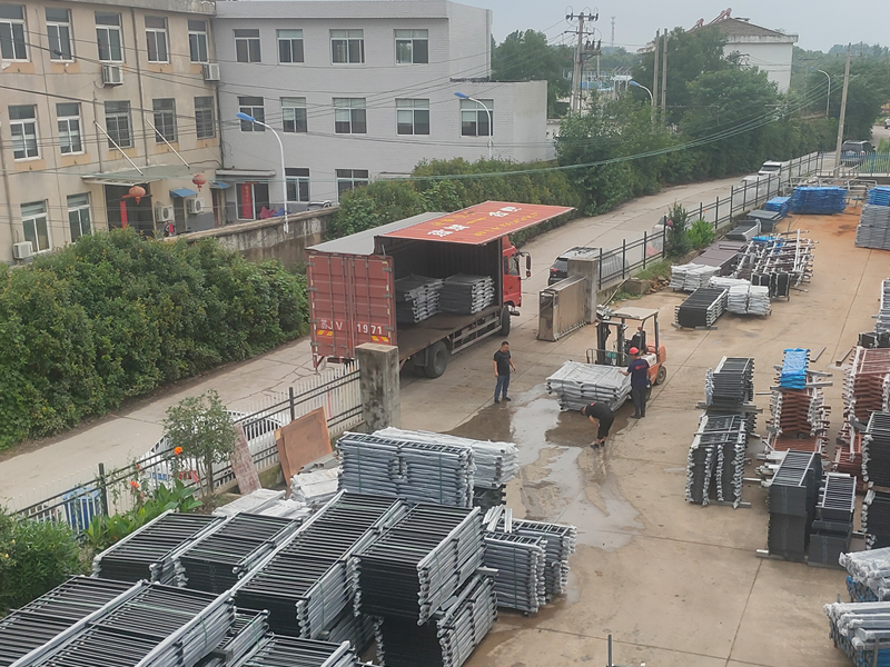 2023年6月25日鋅鋼陽臺欄桿裝車發(fā)貨! 2023年6月25日鋅鋼陽臺欄桿裝車發(fā)貨!