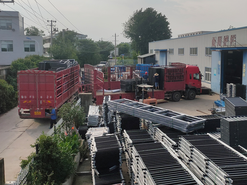 2023年7月3日鋁合金百葉窗裝車發貨！