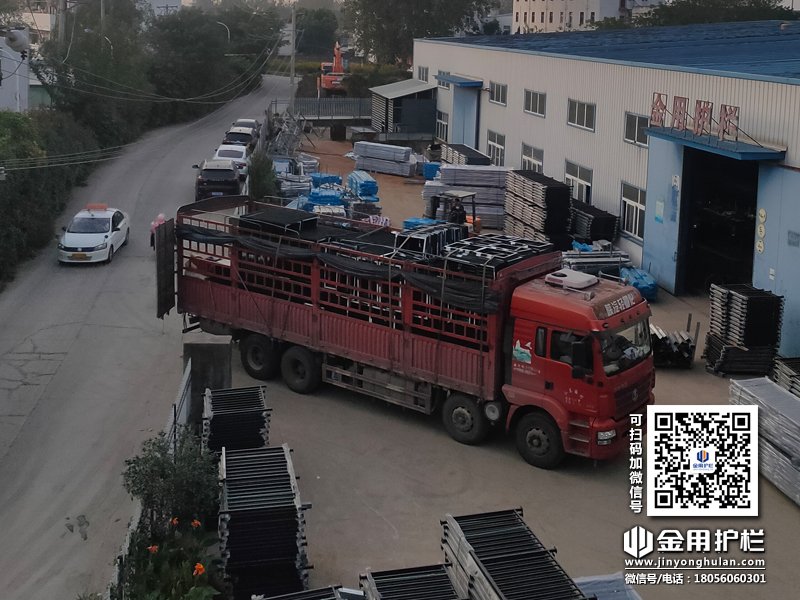 2023年10月17日鋅鋼百葉窗裝車發(fā)貨! 2023年10月17日鋅鋼百葉窗裝車發(fā)貨!