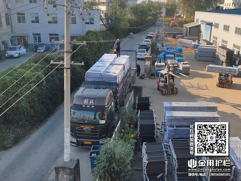 2023年10月18日鋅鋼陽臺欄桿裝車發貨! 2023年10月18日鋅鋼陽臺欄桿裝車發貨!