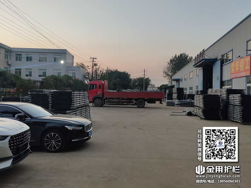 2023年10月20日鋅鋼圍墻護欄裝車發貨！