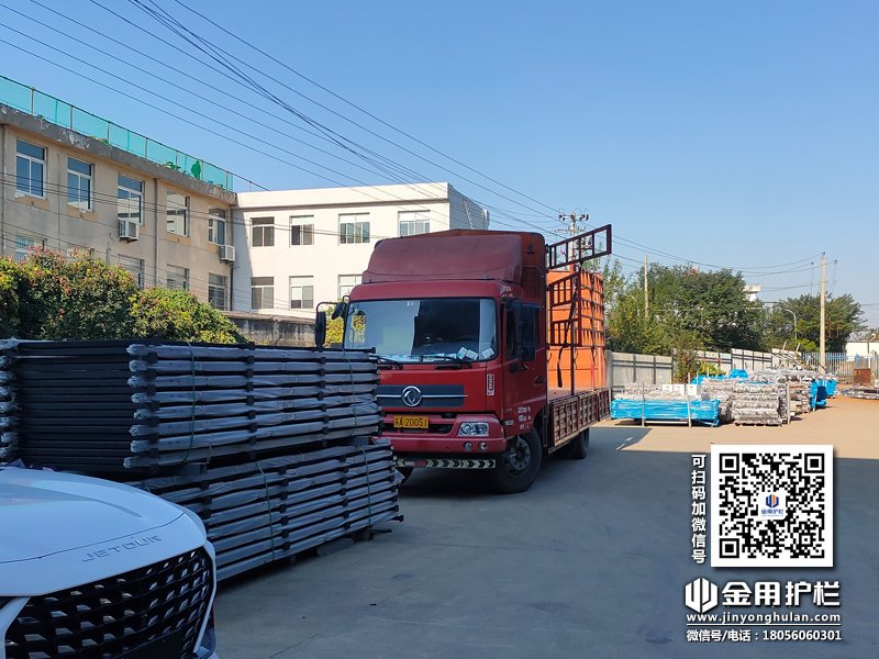 2023年10月23日鋅鋼百葉窗裝車發貨！