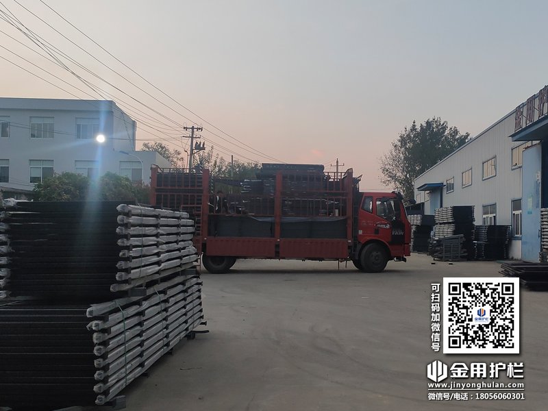 2023年10月30日鋅鋼圍墻護欄裝車發貨！