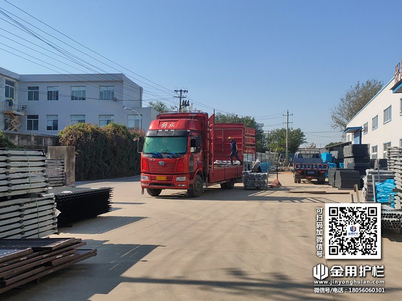 2023年11月4日鋅鋼組裝護欄裝車發貨！