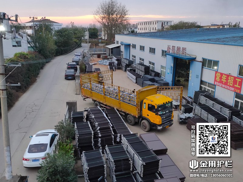 2023年11月13日鋅鋼玻璃護欄裝車發(fā)貨! 2023年11月13日鋅鋼玻璃護欄裝車發(fā)貨!