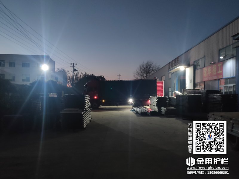 2023年11月24日鋅鋼百葉窗裝車發貨! 2023年11月24日鋅鋼百葉窗裝車發貨!