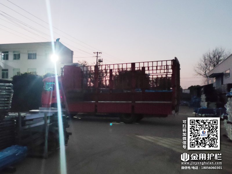 2023年11月27日鋅鋼圍墻護欄裝車發貨！