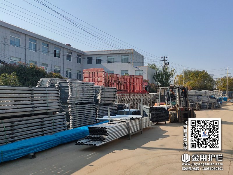 2023年11月29日鋅鋼連廊欄桿裝車發貨！