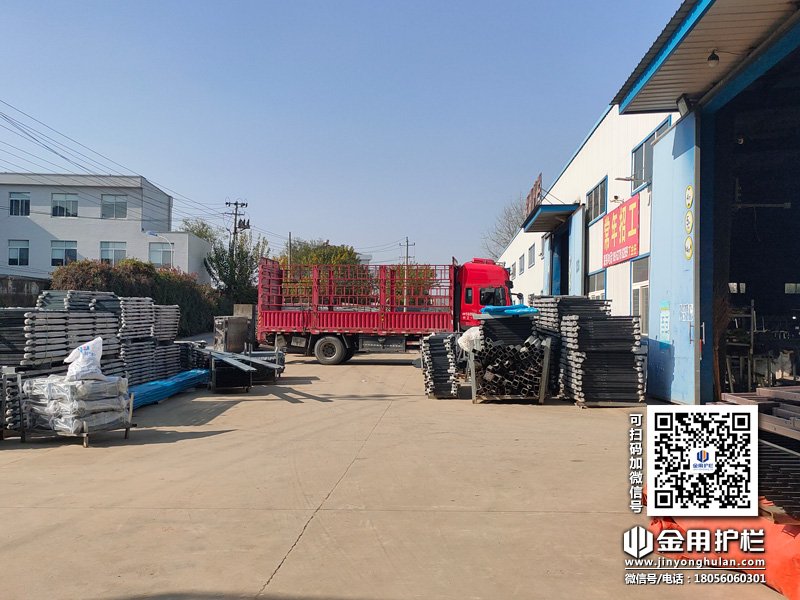 2023年12月2日鋅鋼護窗欄桿裝車發貨！