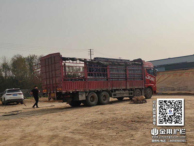 2023年12月5日鋅鋼連廊護欄裝車發(fā)貨！