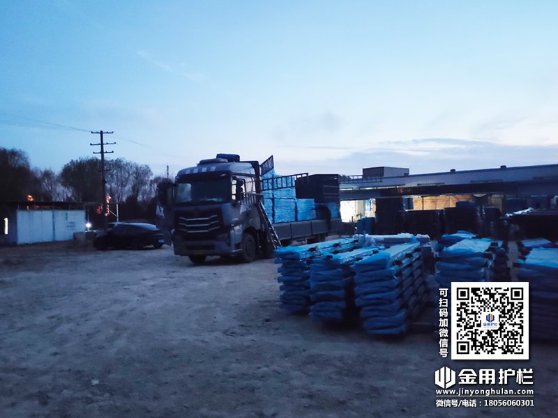 2023年12月11日鋅鋼連廊欄桿裝車(chē)發(fā)貨！