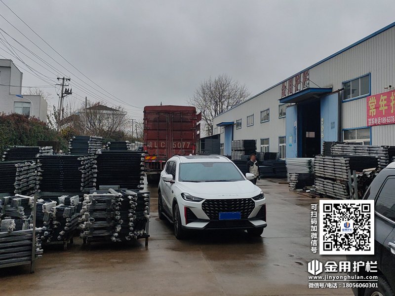 2023年12月14日鋅鋼圍墻護欄裝車發(fā)貨！