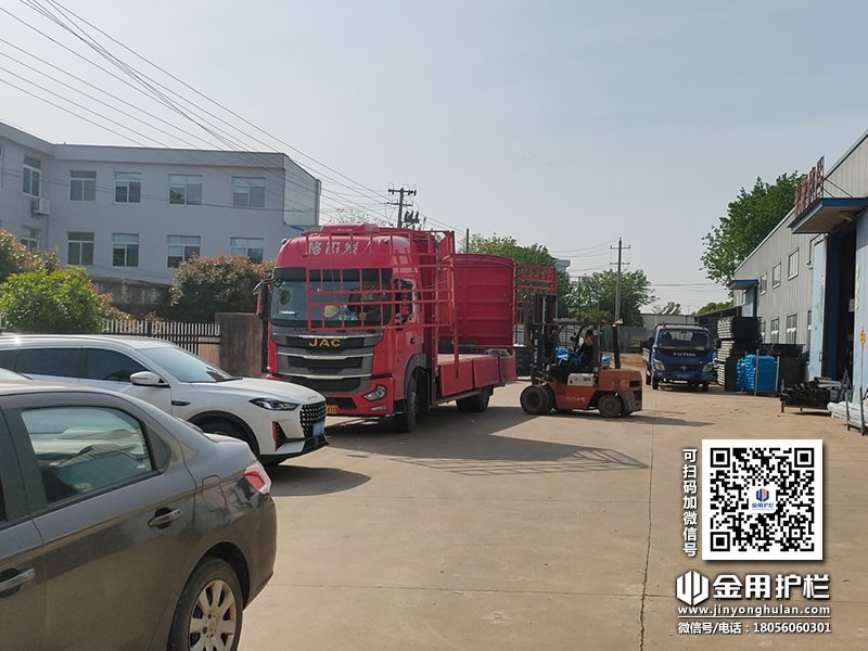 2024年4月18日鋅鋼護窗欄桿裝車發貨！