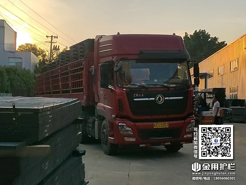 2024年5月29日鋅鋼百葉窗裝車發貨！