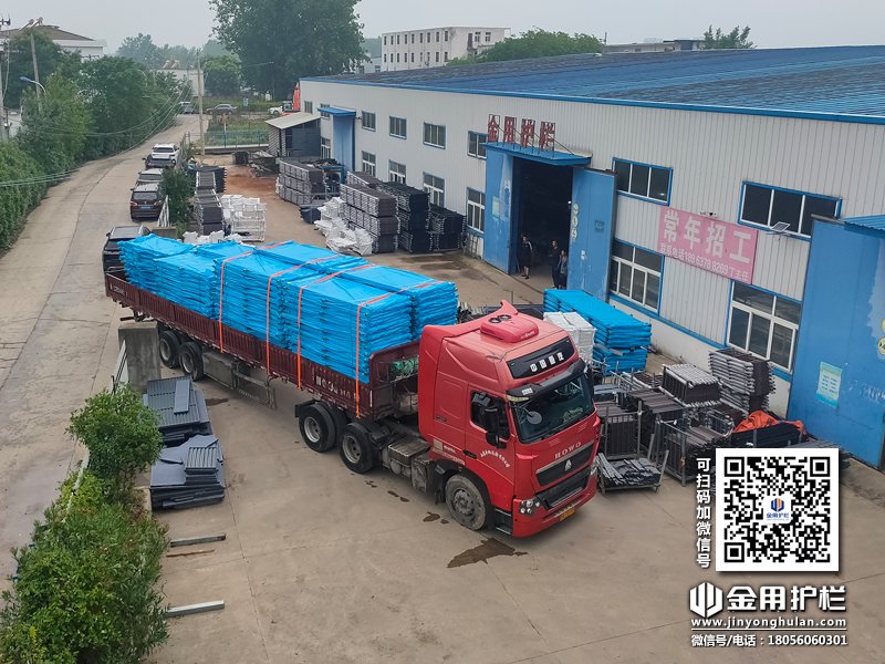 2024年6月21日鋅鋼陽(yáng)臺(tái)欄桿裝車發(fā)貨！