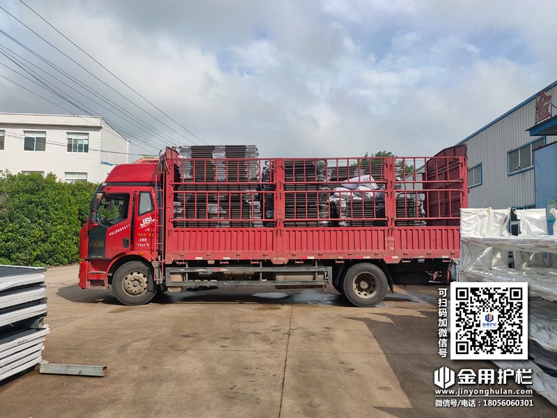 2024年7月13日鋅鋼護窗欄桿裝車發(fā)貨！