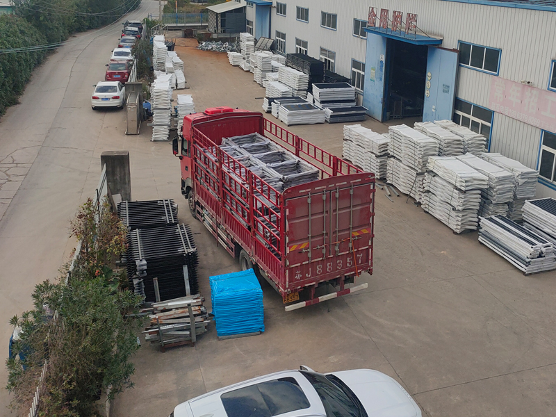 2024年11月1日鋅鋼玻璃欄桿裝車發(fā)貨！