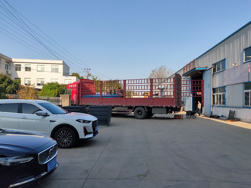 2024年11月7日鋅鋼連廊欄桿裝車發貨！