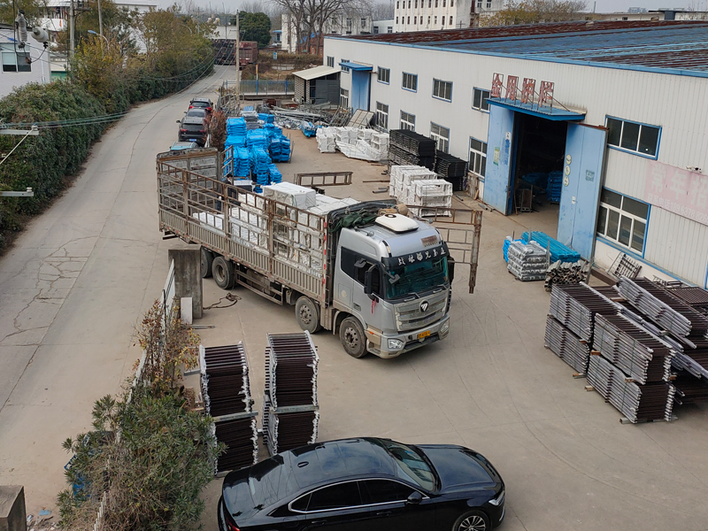 2024年12月9日鋅鋼空調(diào)欄桿裝車(chē)發(fā)貨！