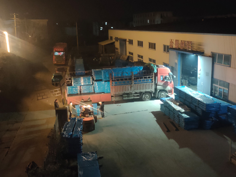 2024年12月24日鋅鋼陽臺護(hù)欄裝車發(fā)貨！